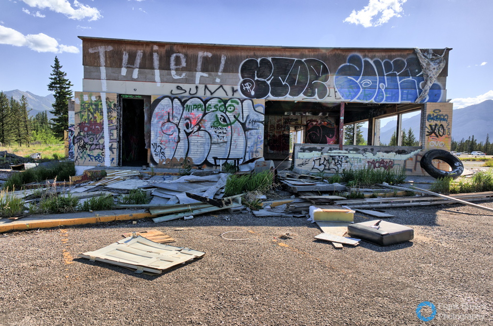 Abandoned_Gas_Station_Trans_Canada_Hwy_AB_CAN024.jpg