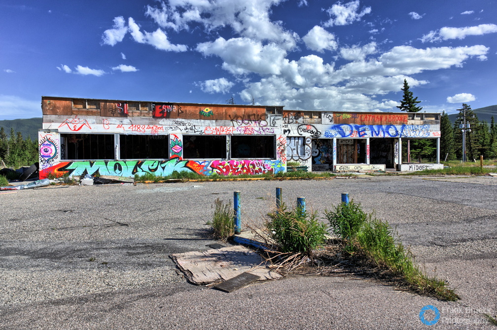 Abandoned_Gas_Station_Trans_Canada_Hwy_AB_CAN026.jpg
