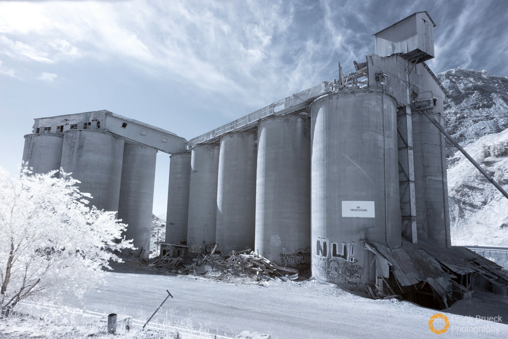 Abandoned_Lime_Cement_Plant_IR_OR_USA008.jpg