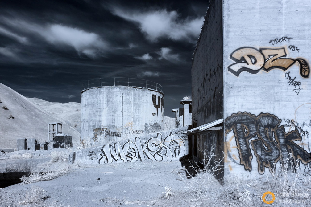 Abandoned_Lime_Cement_Plant_IR_OR_USA009.jpg