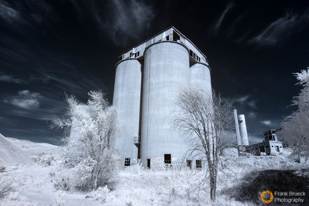Abandoned_Lime_Cement_Plant_IR_OR_USA013.jpg