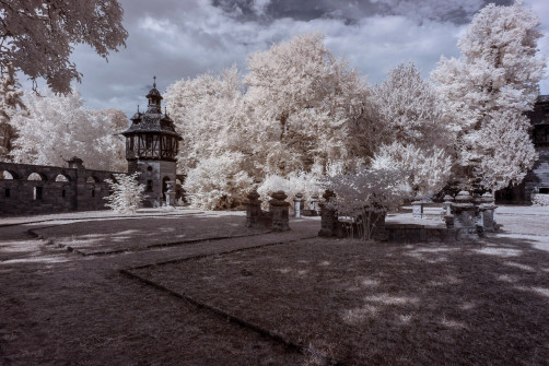 Schloss Vitzenburg Aussenansicht Infrarotfotografie
